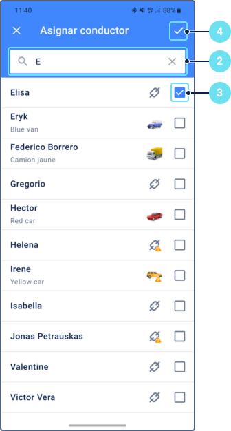 Una pantalla de aplicación móvil titulada "Asignar conductor" para seleccionar un conductor de una lista. El usuario ha escrito "e" en la barra de búsqueda, filtrando los resultados. La lista muestra conductores, algunos con vehículos asociados (por ejemplo, "Eryk - Furgoneta azul") y otros con un ícono que indica que no están asignados. Hay una casilla de verificación junto a cada nombre, y el conductor "Gregorio" está actualmente seleccionado con una marca de verificación azul. Hay un botón de marca de verificación de confirmación en la esquina superior derecha.